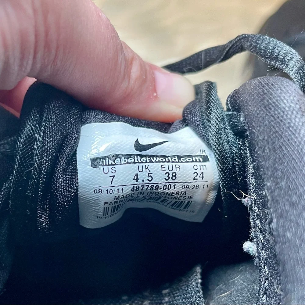 Women’s Nike Size 7- Black on Black Sneakers - Picture 3 of 5